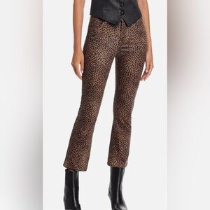 NEW WITH TAGS. Frame le crop mini boot jeans